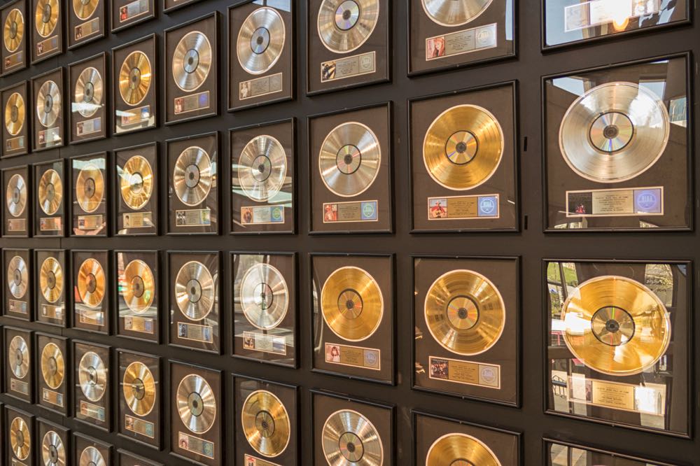 Gold and platinum records in the Country Music Hall of Fame, Nashville