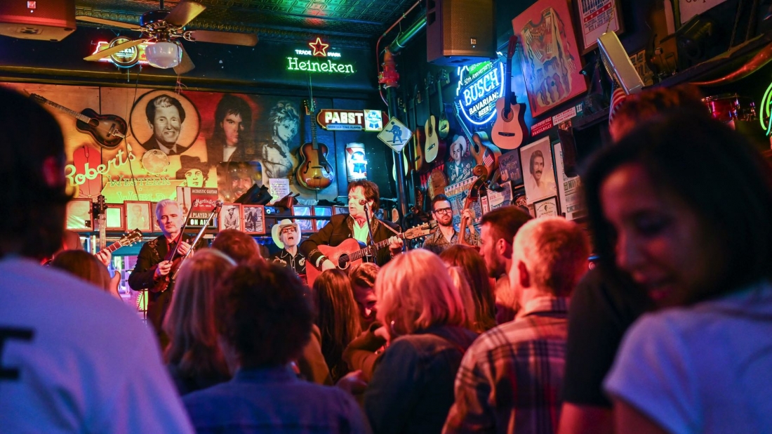 First tip: Take it easy while listening to live music in Nashville. 