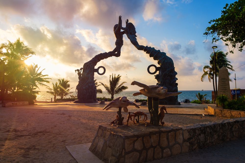 parque fundadores in playa del carmen mexico