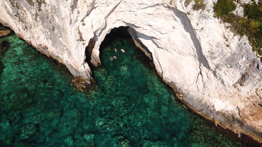 Snorkel in Caves Porto Limnionas