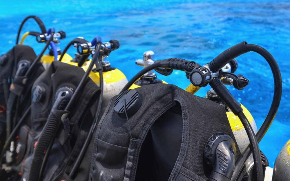 scuba dive tanks