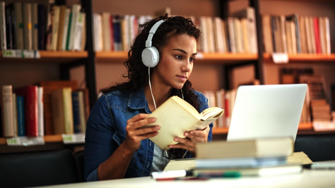 woman working at a laptop taking an online tefl certification