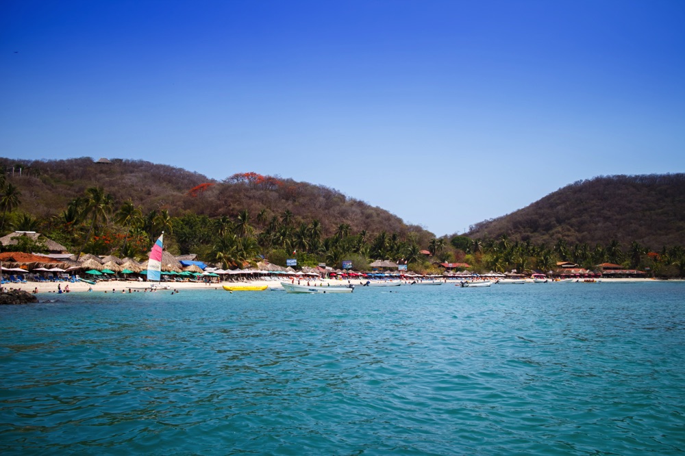 Playa Las Gatas Zihuatanejo beaches in mexico