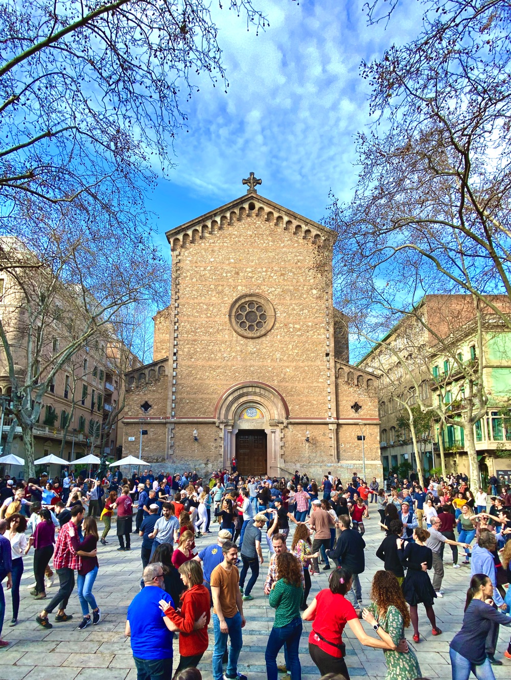 dancing in barcelona on the street