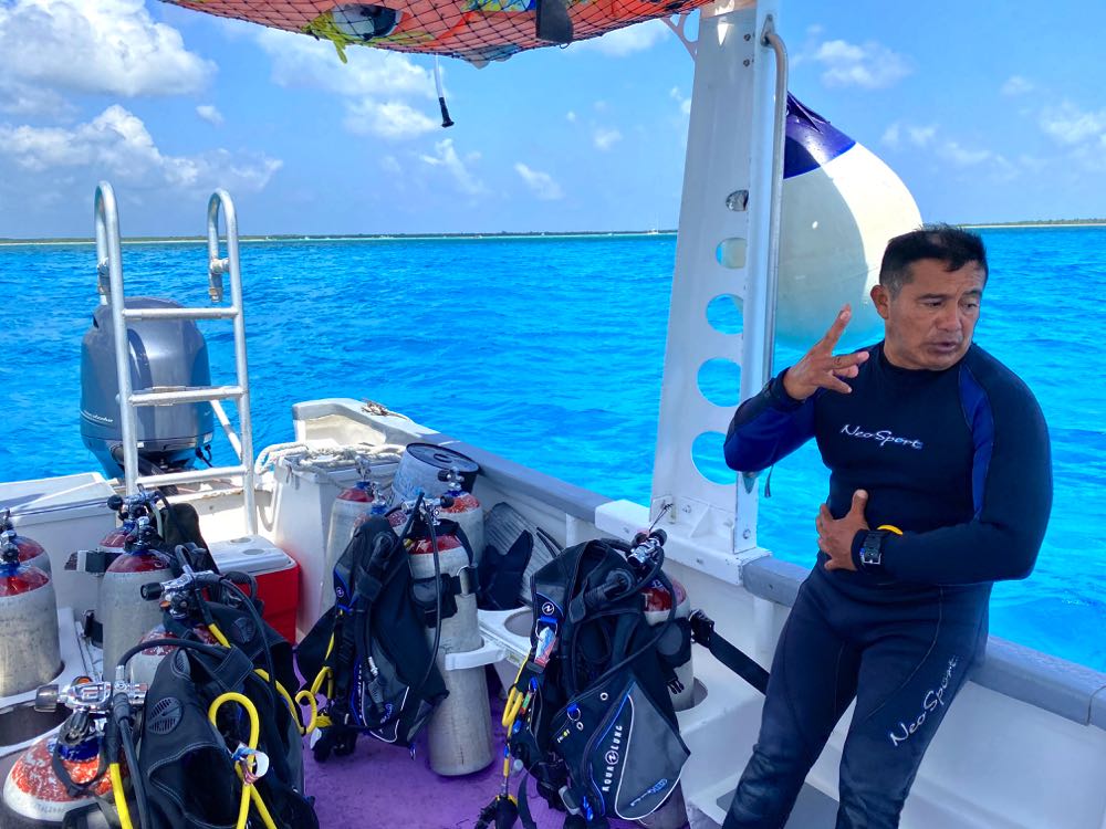 Scuba diving Cozumel boat and dive guide