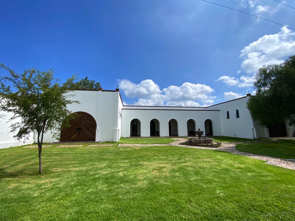 wineries around san miguel de allende dos buhos