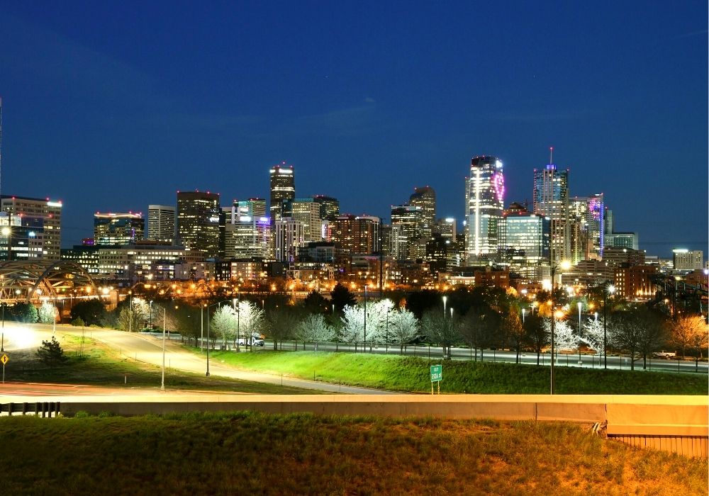 Pros and cons of living in Denver, CO: great nightlife is one of the pros