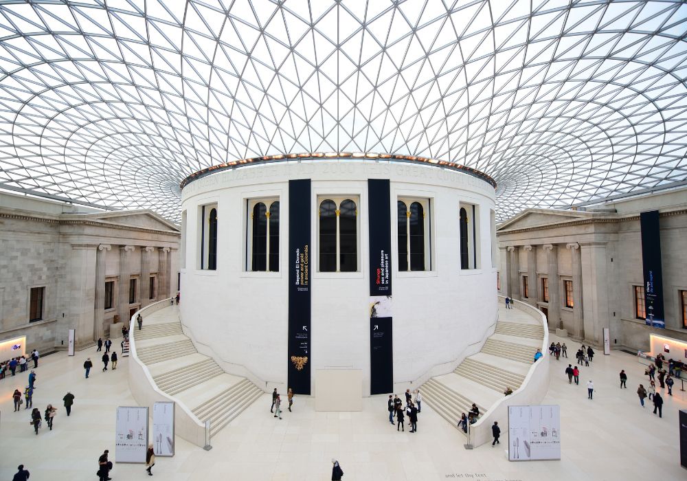 The beautiful interior of the British Museum in white details.