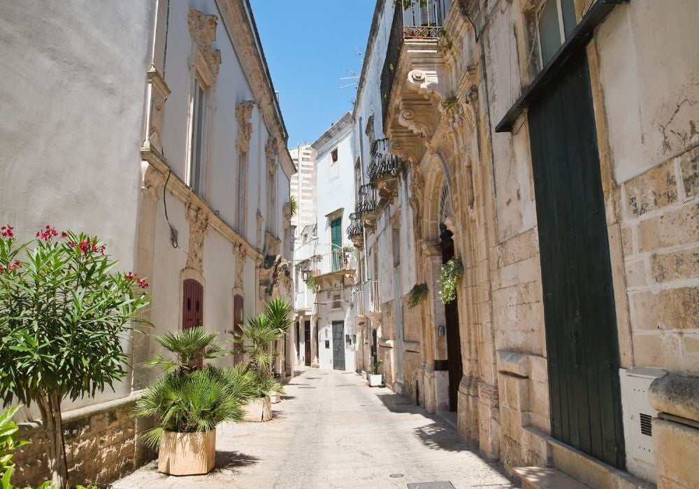 a narrow Martina Franca alleyway