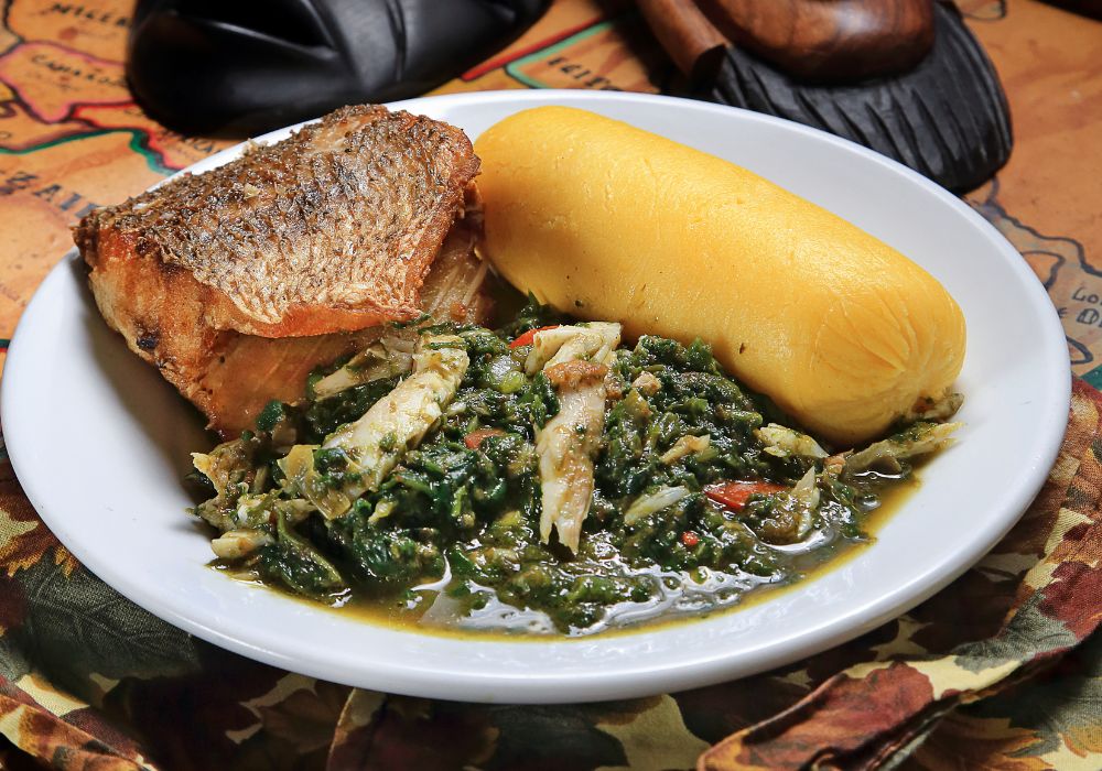 A classic African dish with fried fish, vegetables and corn sausage