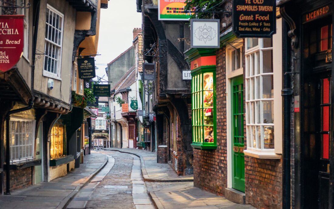 The famous narrow medieval street in the historic center of York is where you can enjoy some good food and drinks in pubs.