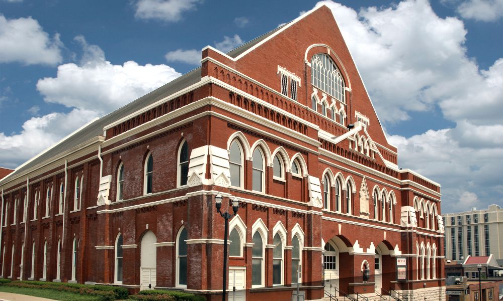 Outside view of the Ryman Auditorium on a sunny day in Nashville