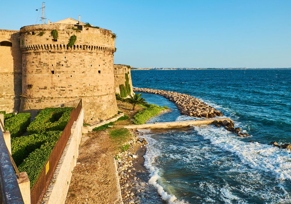taranto castle with water around it