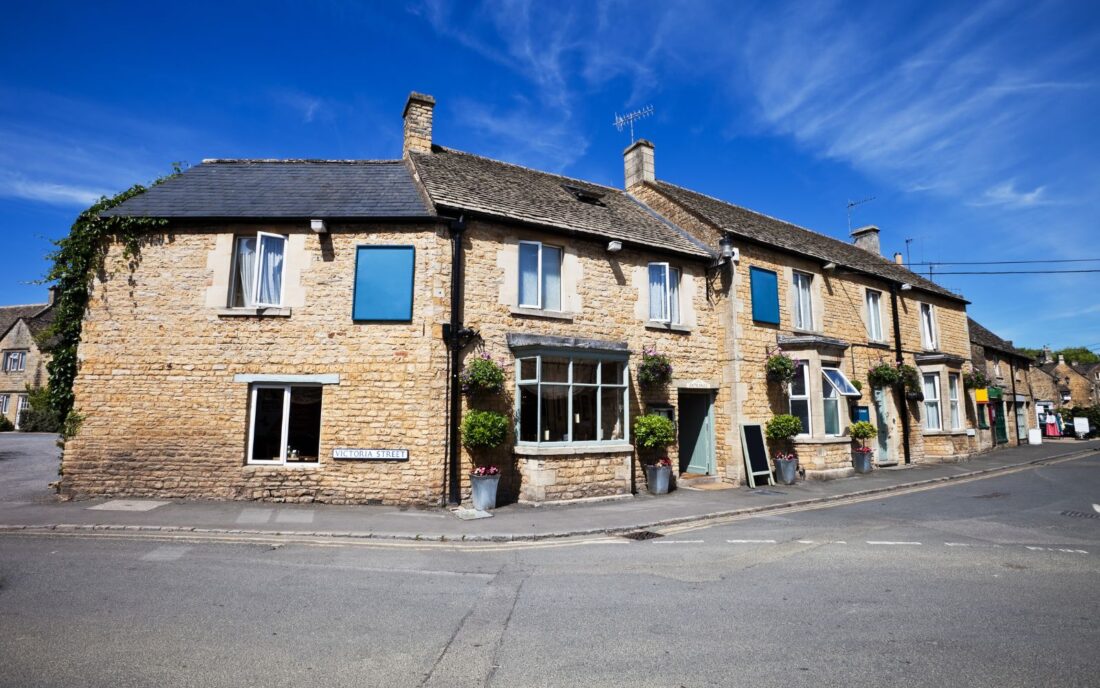 Picturesque Cotswold pub and restaurants in Bourton on the water