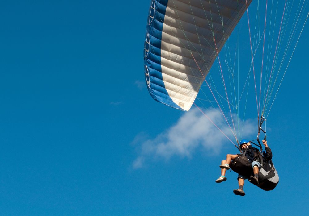 Tandem paragliding