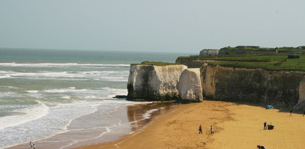 Botany Bay, Beach with mountain rocks and fine sand