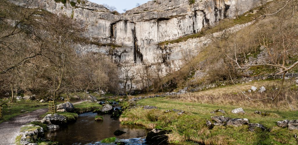 Malham Landscape Trail (Yorkshire Dales National Park)  a huge rock formation with curve shape beneath