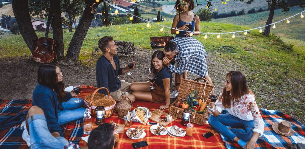 Picnic bonding with friends and mantle in an environmetal background