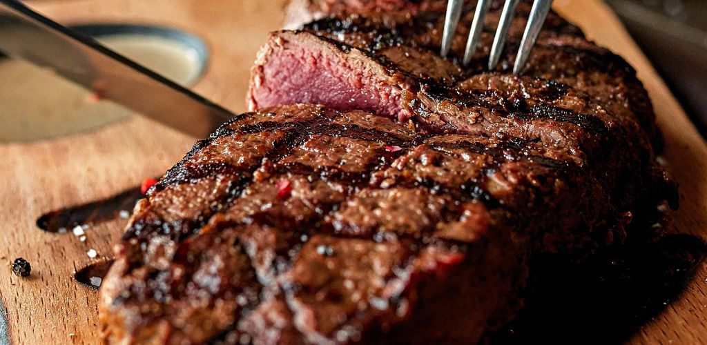 A delicious steak getting sliced