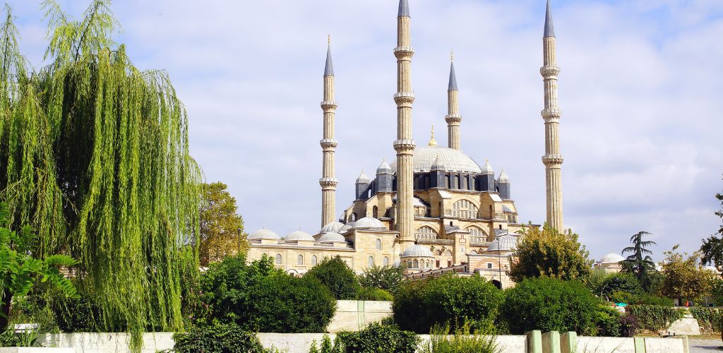 Selimiye Mosque, designed by Mimar Sina in 1575. Edirne is surrounded by green plants.