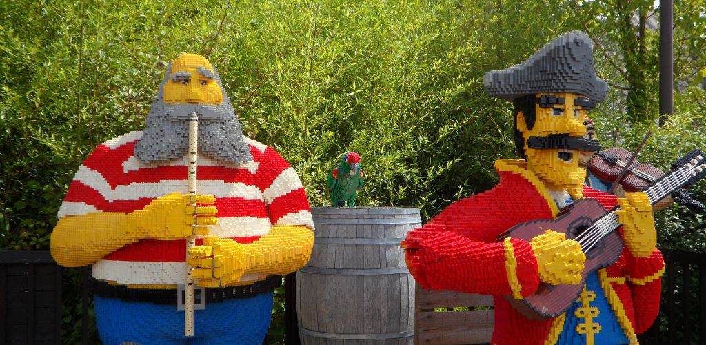 A two-pirate musician character made in Lego.  