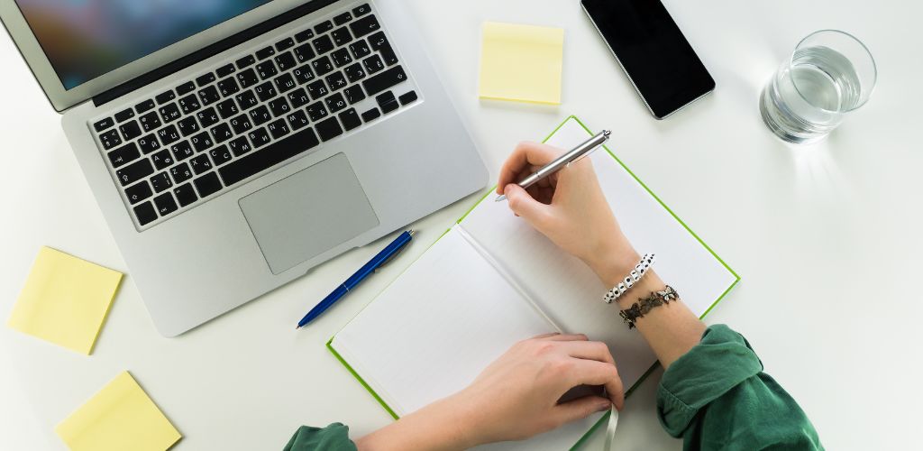 skills and qualifications to be a freelance writer